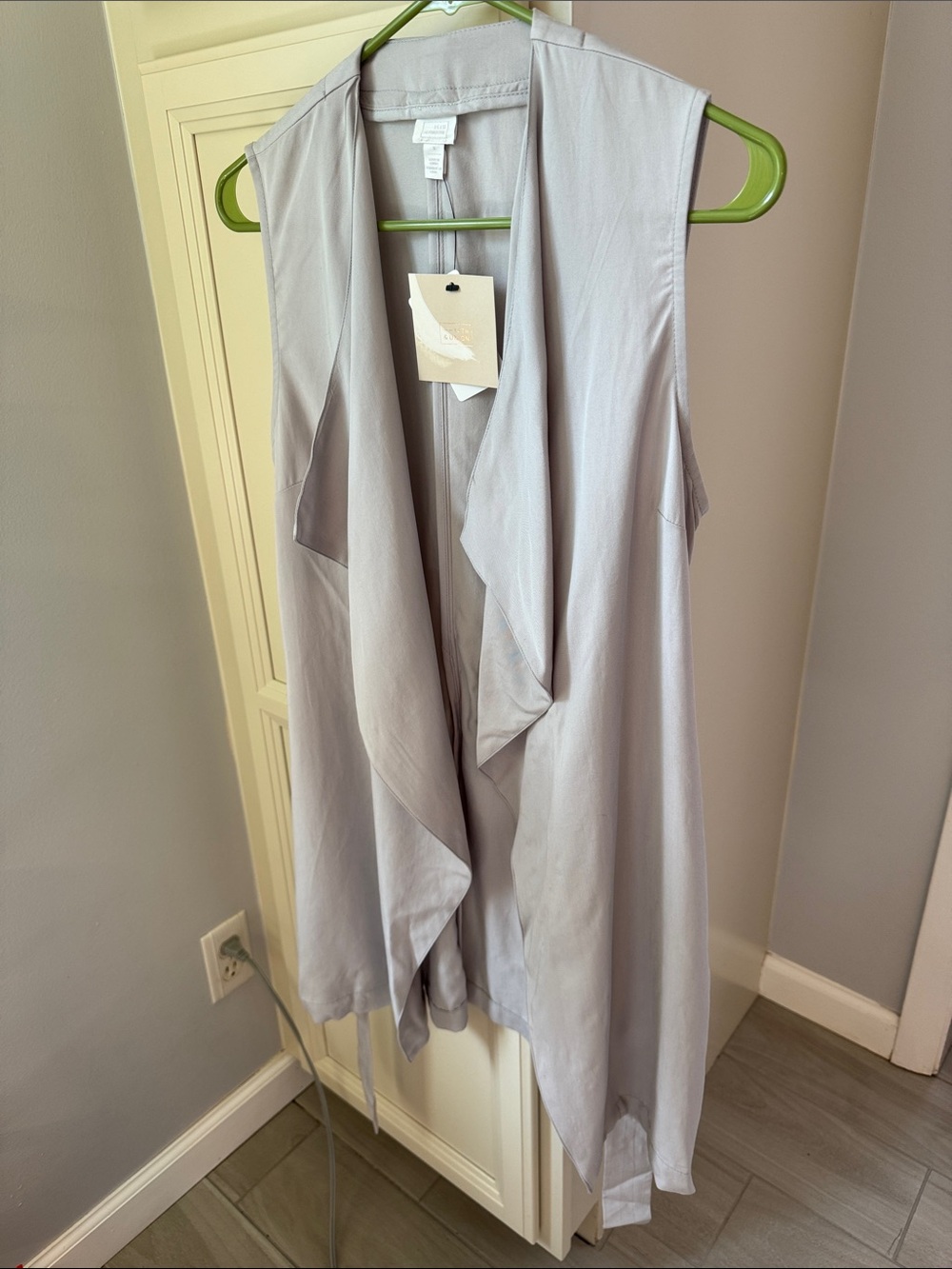 14th & Union Light Gray Draped Sleeveless Tunic Vest